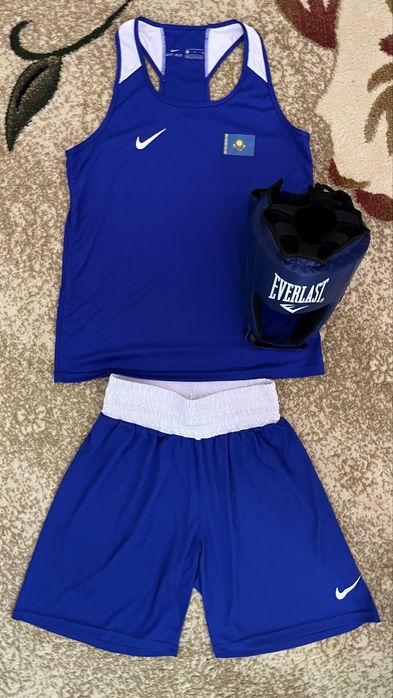 Боксерские форма және шлем сатылады