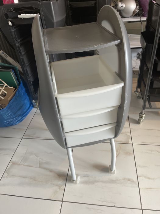 Продам тележки парикмахерские