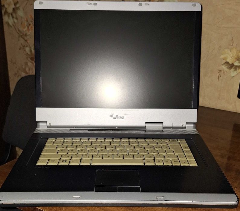 Ноутбук Fujitsu Siemens Amilo Pro V2030D
