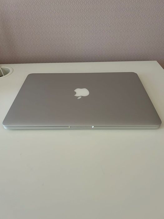 MacBook Pro (13" 256GB SSD 8GB Ram Mid 2014)