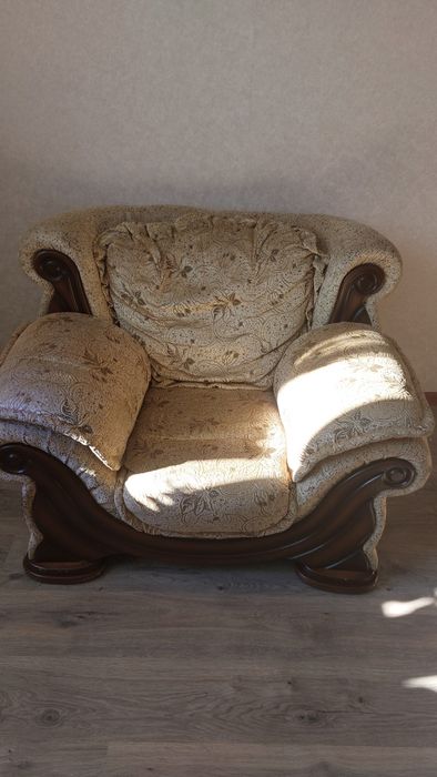 СРОЧНО Угловой диван с креслой.