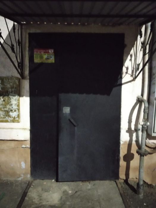 Продам дверь железную.