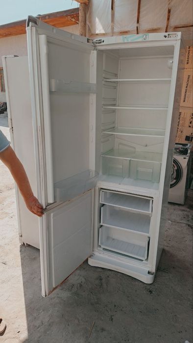 Kir yuvish moshinasi va xaladenik sotiladi