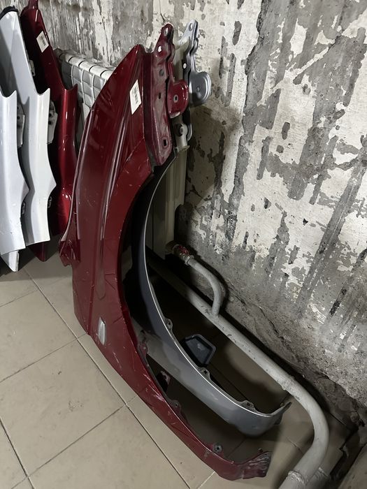 Крыло Тойота Исис. Toyota Isis