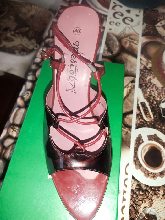 Продам босоножки