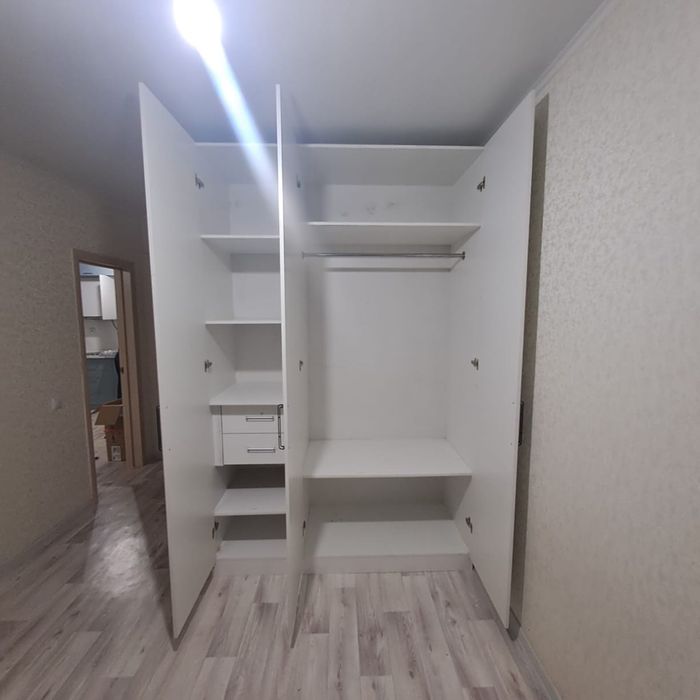 Продам шкаф до потолка