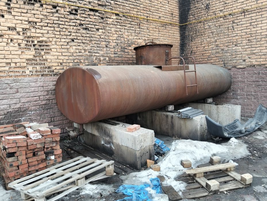 Продам 8 кубовую бочку.