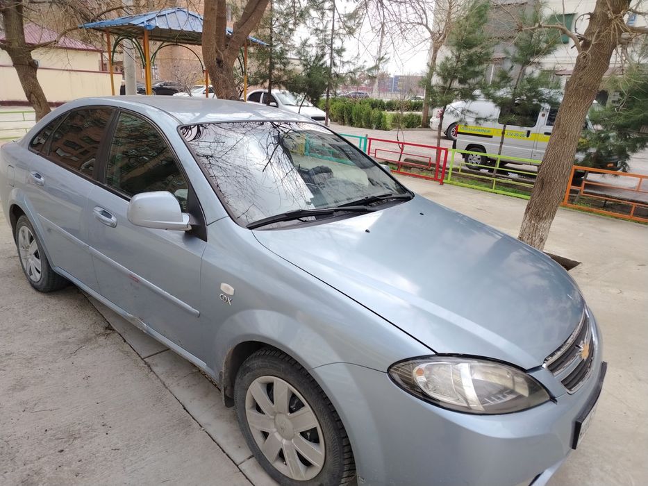 Gentra 1 evro xolati zor yurip turgan moshina