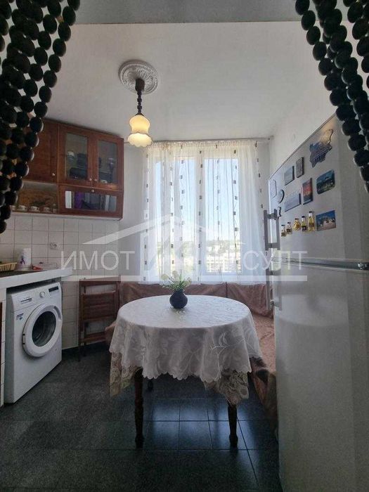 Дава се под наем Тристаен апартамент в Велико Търново, Колю Фичето - 60 кв.м за 255 € - Снимка #3