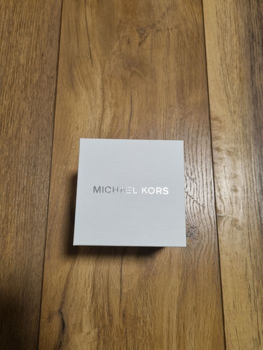 Часовник Michael Kors - чисто нов