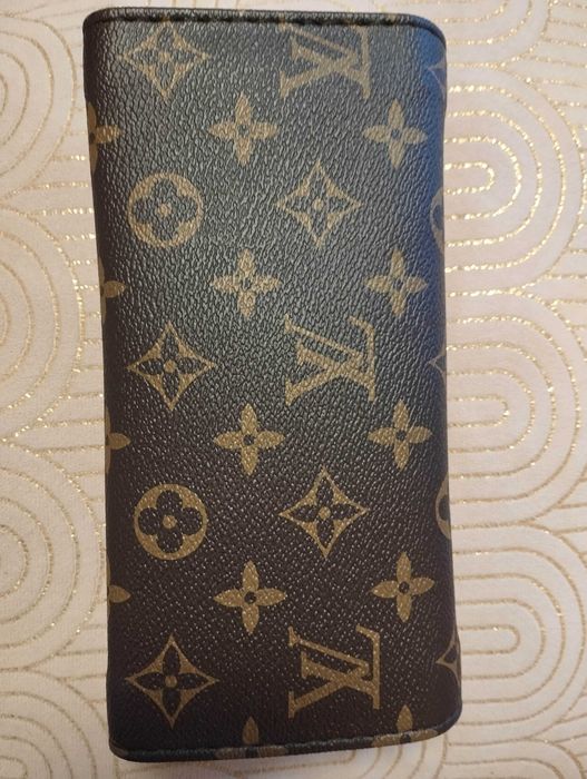 Нови елегантни портмонета Louise Vuitton, Guess