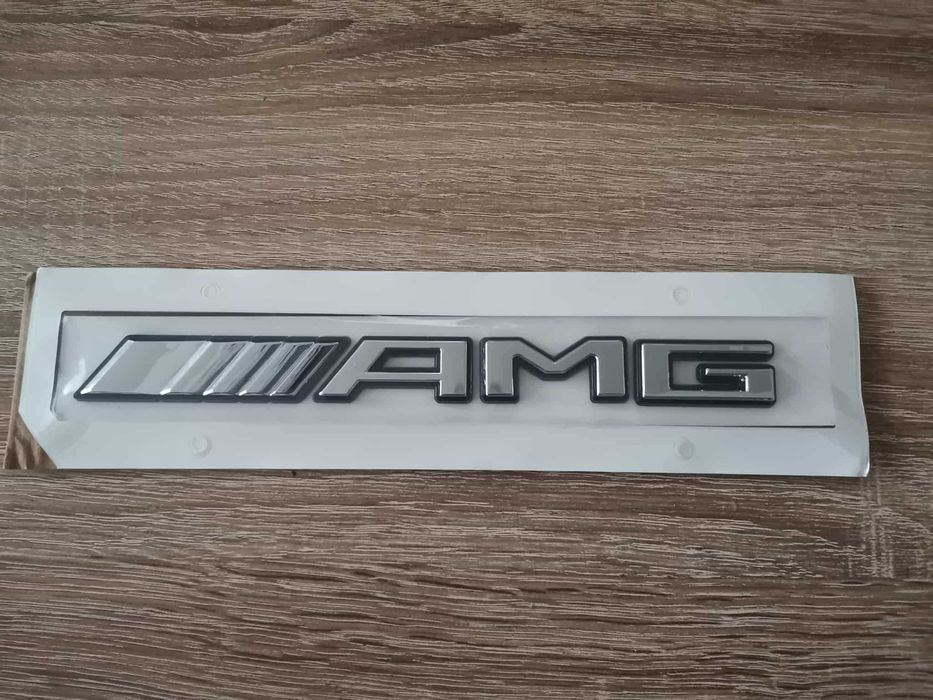 Mercedes Benz AMG сребриста емблема с черен кант