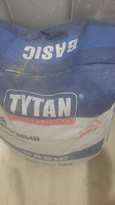 Продам  клей  плиточный .