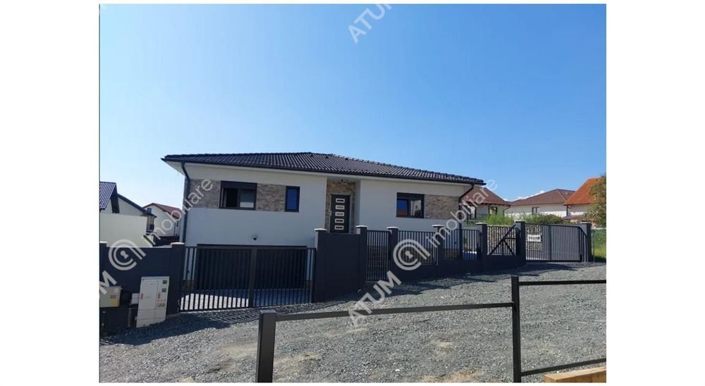 Casa individuala cu 4 camere si curte libera de 330 mp in Selimbar