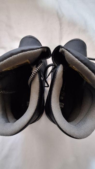 Vând bocanci work safety jogger nr 40