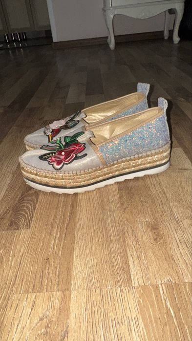 Продаетсв Обувь в хорошем качестве