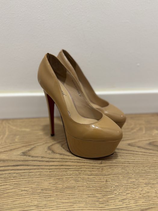 Pantofi tocuri înalte