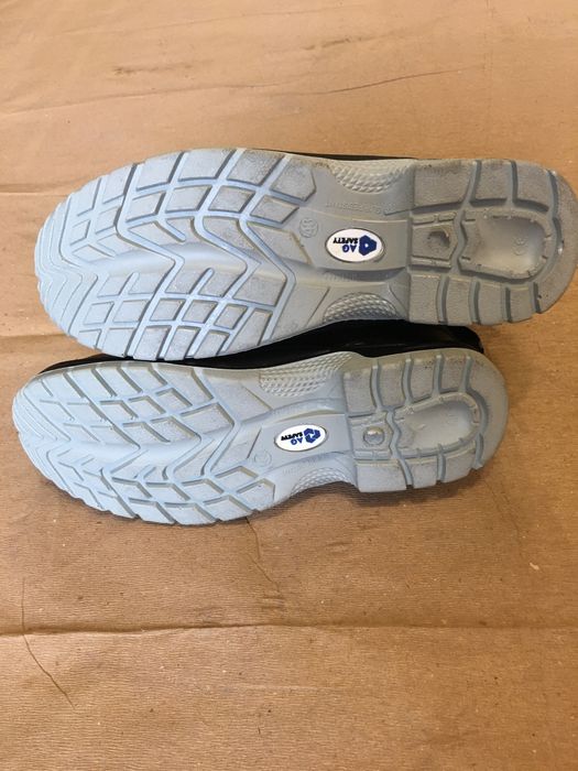 Продам  мужскую спецобувь