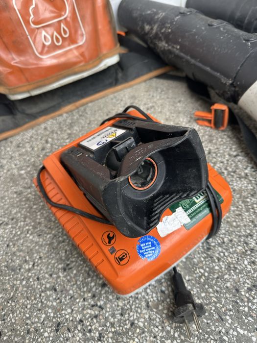 Батерия STIHL AR 3000 със зарядно и духалки