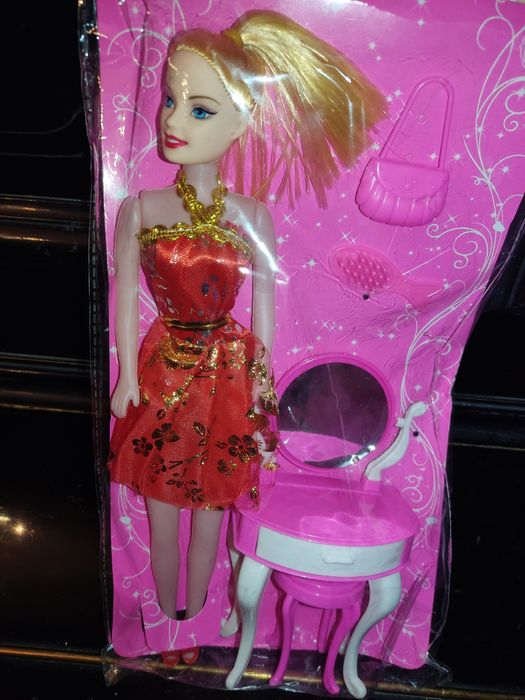Кукла Барби с трюмо,стульчиком,расческой и сумочкой