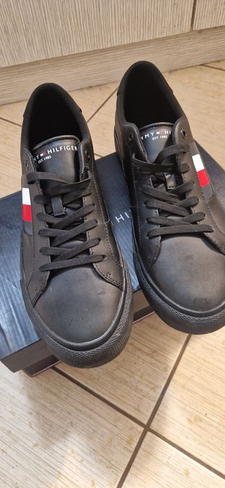Tommy hilfiger кожени кецове