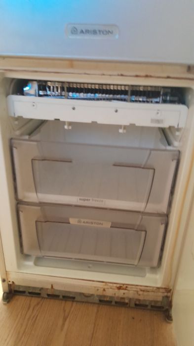 Холодильник  Аристон