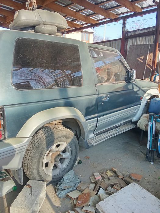 Продам Митсубиси Паджеро 2.5  1991.