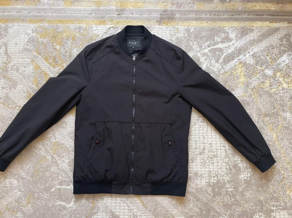 Продам ветровку чёрный