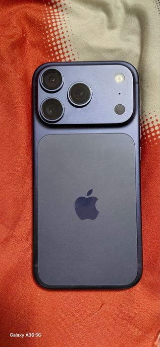 Iphone 17 pro blue