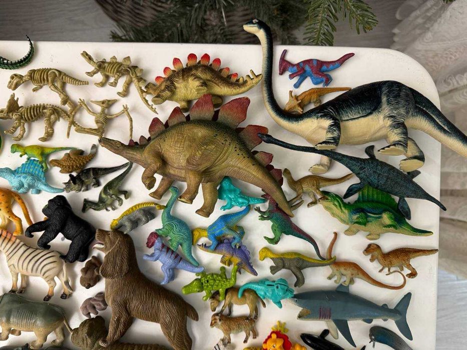 Лот фирменных игрушек животные и динозавры