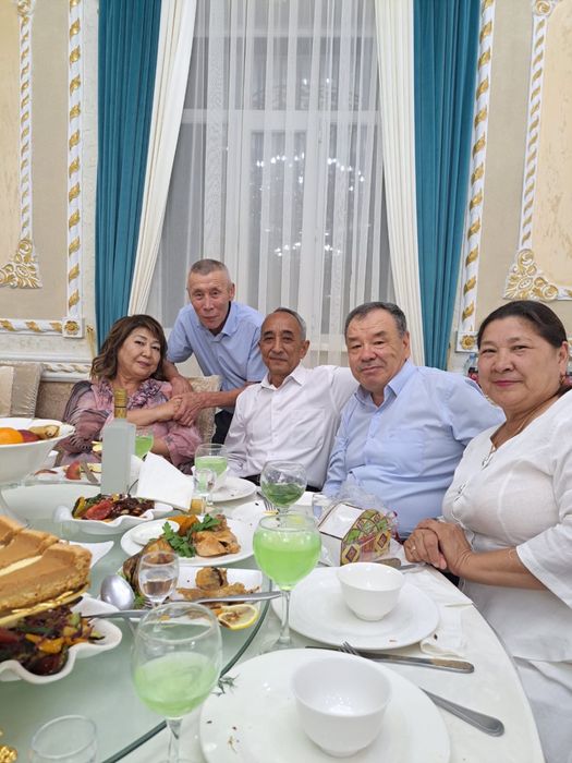 Стол со стульями