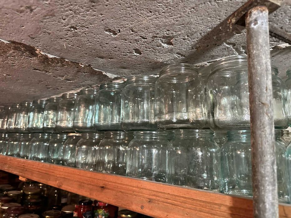 Продавам 100 бр  БУРКАНИ