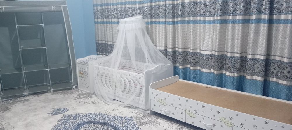 Detskiy krovat va yig'ma shkaf sotiladi