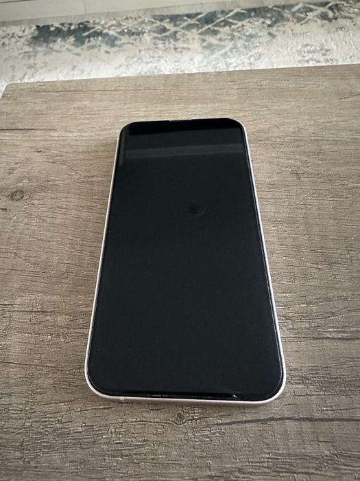 Продам IPhone 13