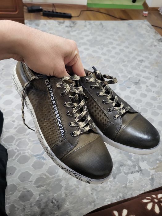 Новые кожаные кеды, 42 размер