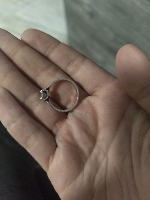 Продам кольцо 20к