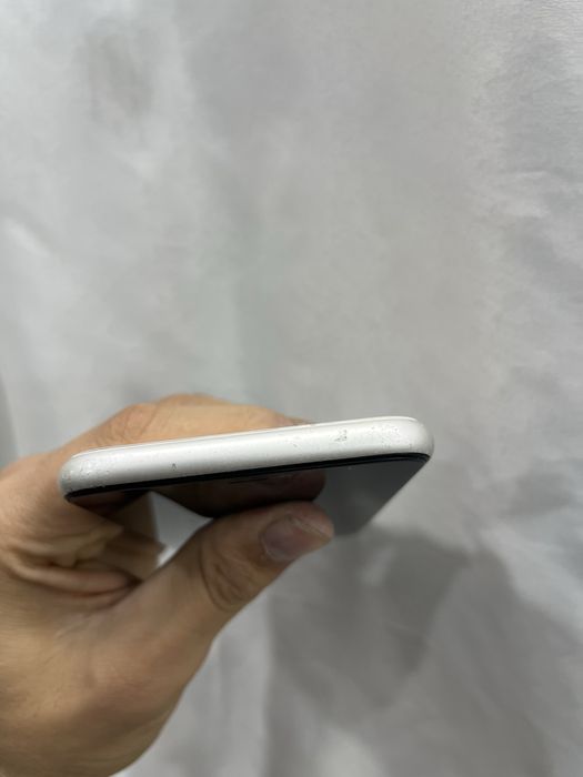 IPhone 11 64GB LL/A.       .