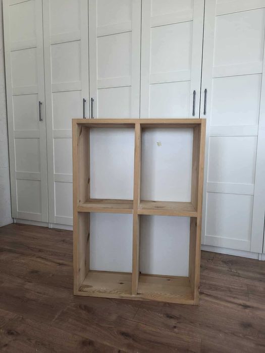 Дървена етажерка