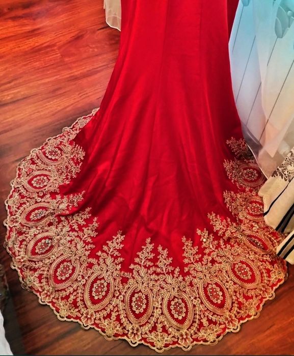 Вечернее женское платье (для мероприятий)