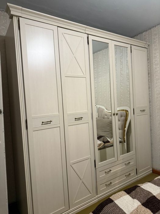 Продается спальный гарнитур