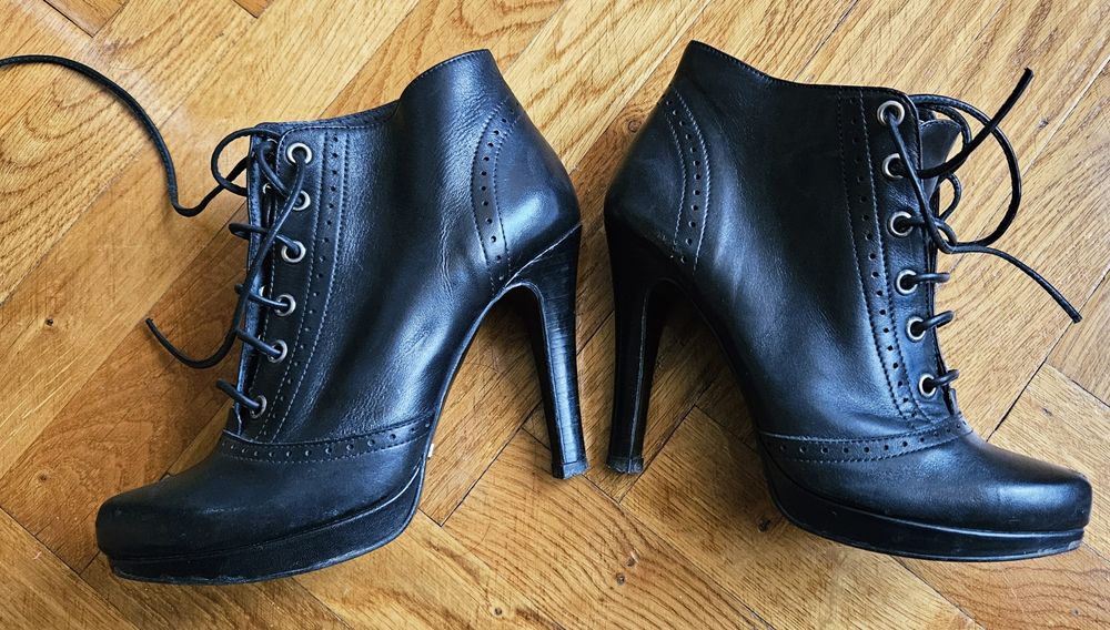 Ghete Buffalo, negre din piele, cu șiret