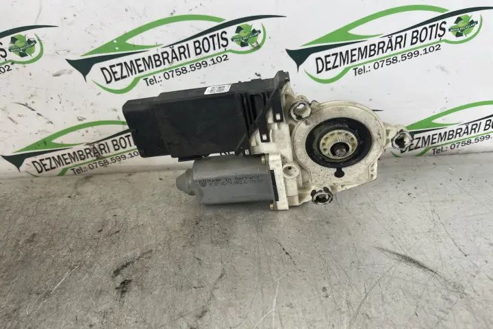 Motoras macara geam fata stanga Volkswagen VW Golf 2005