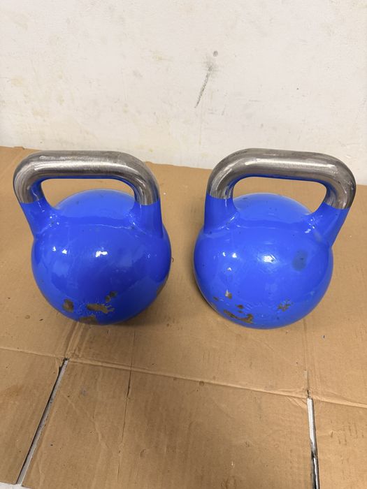 Kettlebell competitie 12 kg o hucata+ un set de 12 kg+12 kg=24 kg. pret 200 lei buc.