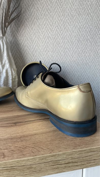 Уникални златни обувки MASCOLORI номер 40