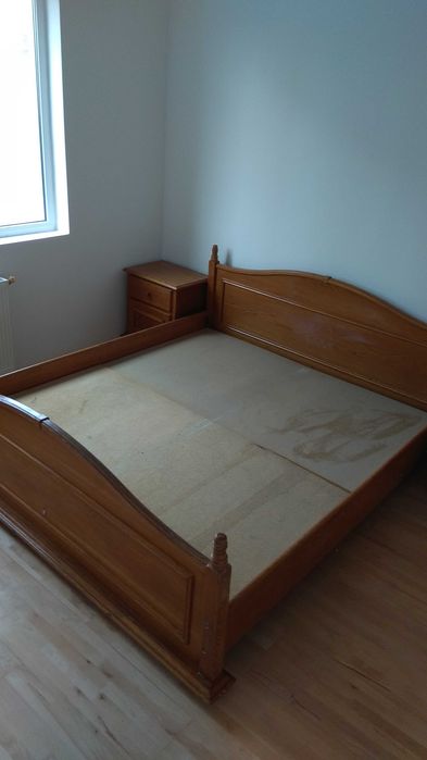 Set dormitor din lemn masiv + 2 saltele cadou – elegant și durabil