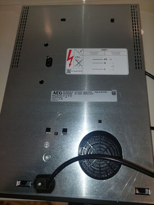 Индукционен котлон AEG