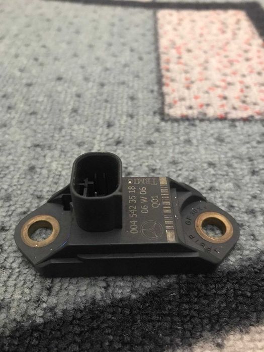 ЧИСТО НОВ, ОРИГИНАЛЕН датчик надлъжно ускорение Mercedes Benz