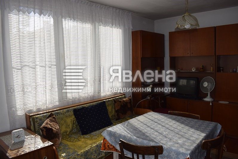 Агенция Явлена продава етаж от къща в гр. Приморск