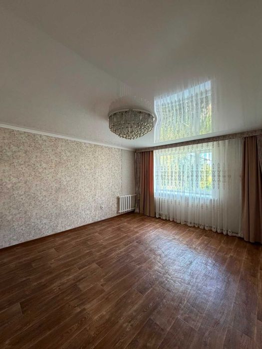 Продам 2 комн Кизатова средний этаж 2008