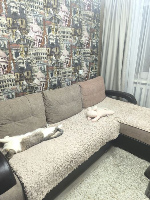 Диван угловой б/у. В отличном состоянии.